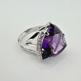 купить Золотое кольцо с аметистом и бриллиантами 0,14 карат в Москве