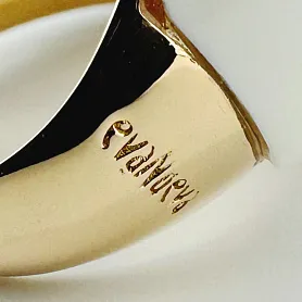 купить Золотое кольцо бренда Eva Nueva с белой керамикой в Москве