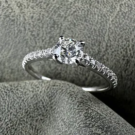 купить Золотое кольцо с природными бриллиантами 0,37 карат Sunlight в Москве