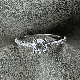 купить Золотое кольцо с природными бриллиантами 0,37 карат Sunlight в Москве