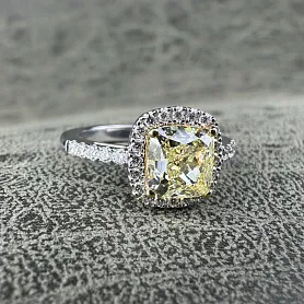 купить Золотое кольцо с природным бриллиантом 2 карата  в Москве