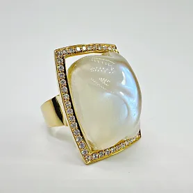 купить Золотое кольцо с лунным камнем и бриллиантами в Москве
