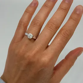 купить Золотое кольцо с природным бриллиантом 1,01 к-т в Москве