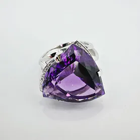 купить Золотое кольцо с аметистом и бриллиантами 0,14 карат в Москве