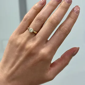 купить Золотое кольцо с природным бриллиантом 0,72 карат в Москве