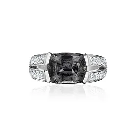 купить Золотое кольцо с лавандовой шпинелью и бриллиантами в Москве