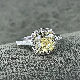 купить Золотое кольцо с природным бриллиантом 2 карата  в Москве