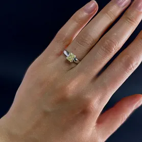 купить Золотое кольцо с желтым бриллиантом 1,01 карат  в Москве