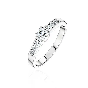 купить Золотое кольцо с природными бриллиантами 0,56 карат в Москве