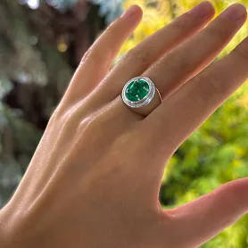 купить Золотое кольцо с природным изумрудом 2,20 карат в Москве