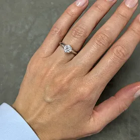 купить Платиновое кольцо с природным бриллиантом 0,92 карата в Москве