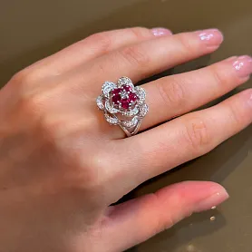 купить Золотое кольцо с рубинами и бриллиантами 0,32 карат в Москве