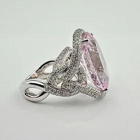 купить Золотое кольцо с кунцитом и бриллиантами 1,70 карат в Москве