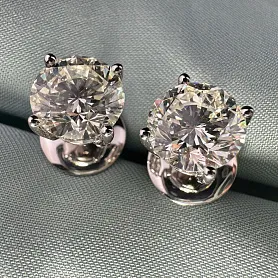 купить Золотые серьги - пусеты с природными бриллиантами 6 карат в Москве
