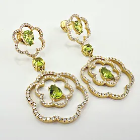 купить Золотые серьги с хризолитами и бриллиантами 1,38 карат в Москве