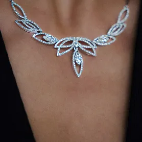 купить Золотое колье с природными бриллиантами 3,52 к-т в Москве