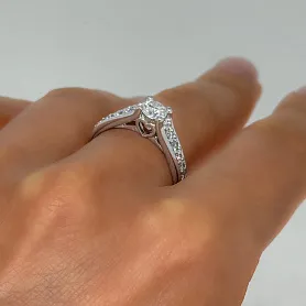 купить Золотое кольцо с бриллиантами 0,74 карат в Москве