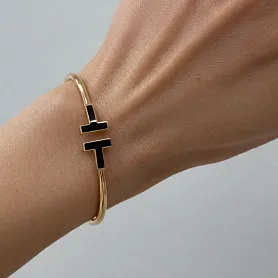 купить Браслет бренда Tiffany&Co. T Wire Onyx 64028685 в Москве