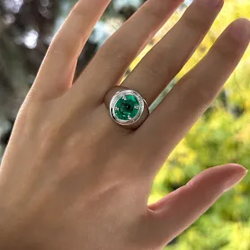 купить Золотое кольцо с природным изумрудом 2,20 карат в Москве