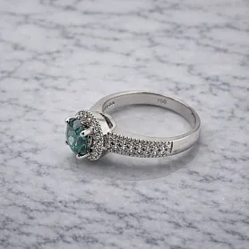 купить Золотое кольцо с бриллиантом 1,05 карат в Москве