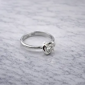 купить Золотое кольцо с бриллиантом 0.29 карат в Москве