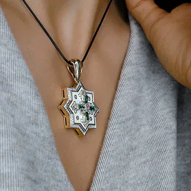 купить Золотая подвеска с изумрудами и бриллиантами "Звезда Давида" в Москве