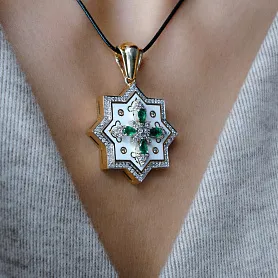 купить Золотая подвеска с изумрудами и бриллиантами "Звезда Давида" в Москве